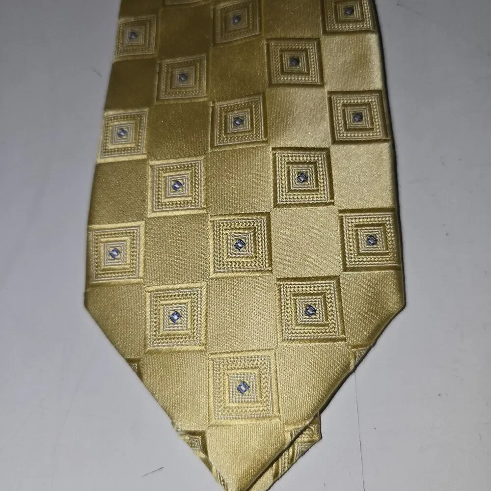 DONALD J. TRUMP Signature Collection 100%Silk Necktie Tie Gold Yellow 60 Inches